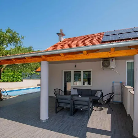 Velaria With Private Pool Vila *