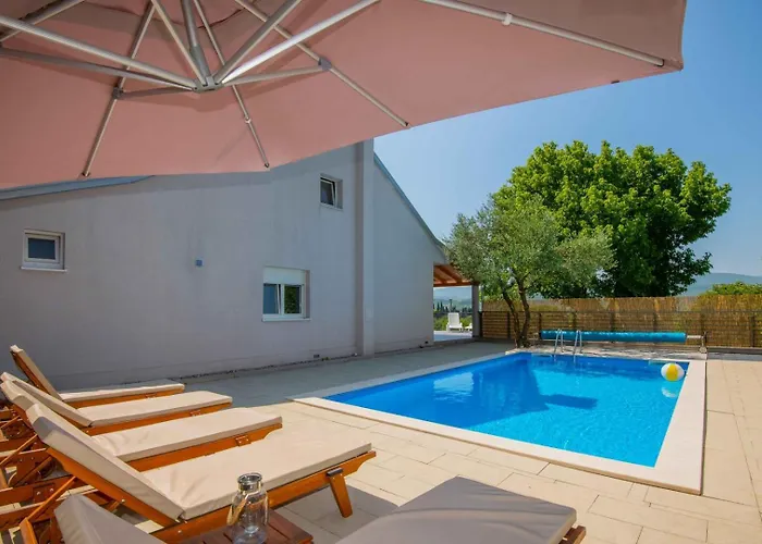 Velaria With Private Pool *