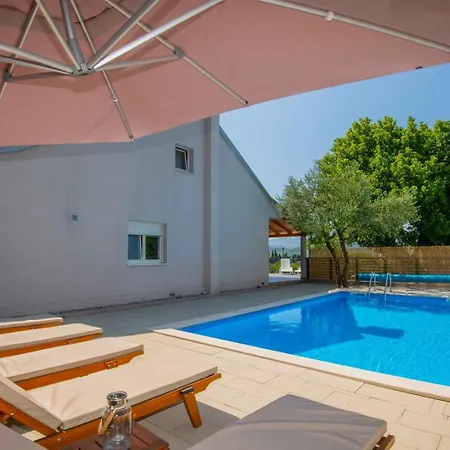 Velaria With Private Pool *